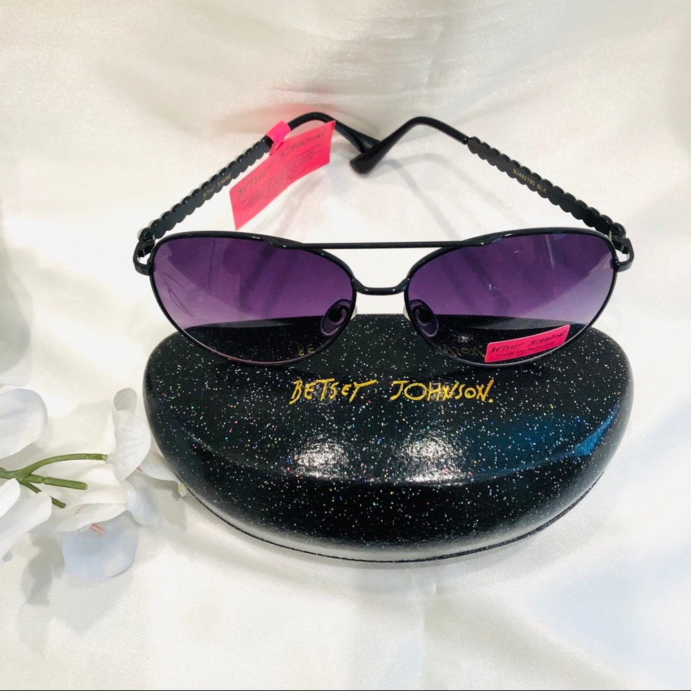 ‼️SOLD‼️Betsey Johnson Black Aviator Sunglasses - Picture 6 of 10